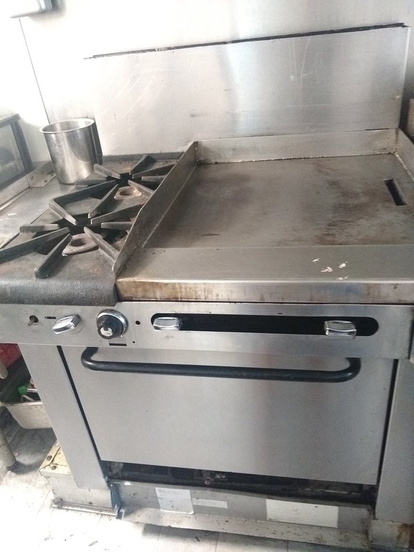 Range and Oven on Food Truck